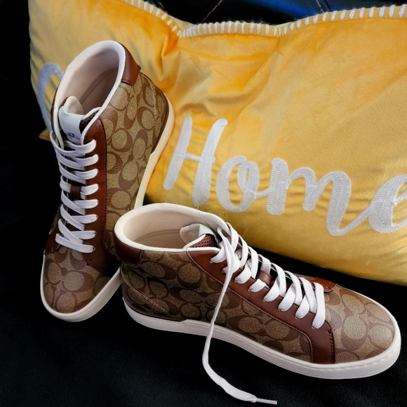 Clip High Top Sneaker - Picture 1 of 4